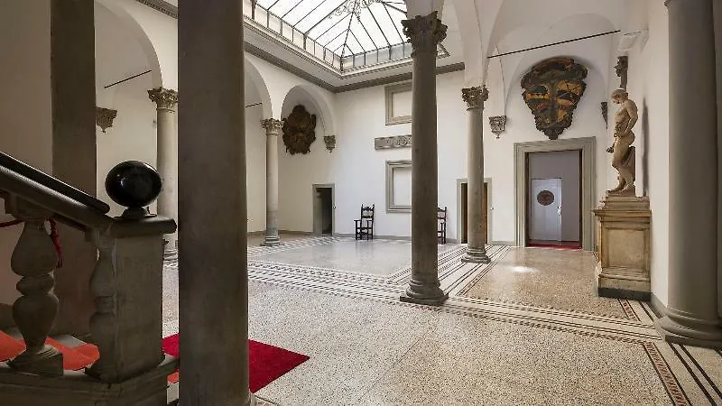 Leone Blue Suites Florence 4*,