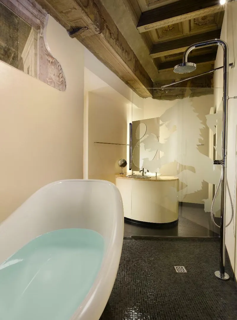 Leone Blue Suites Florence Hotel
